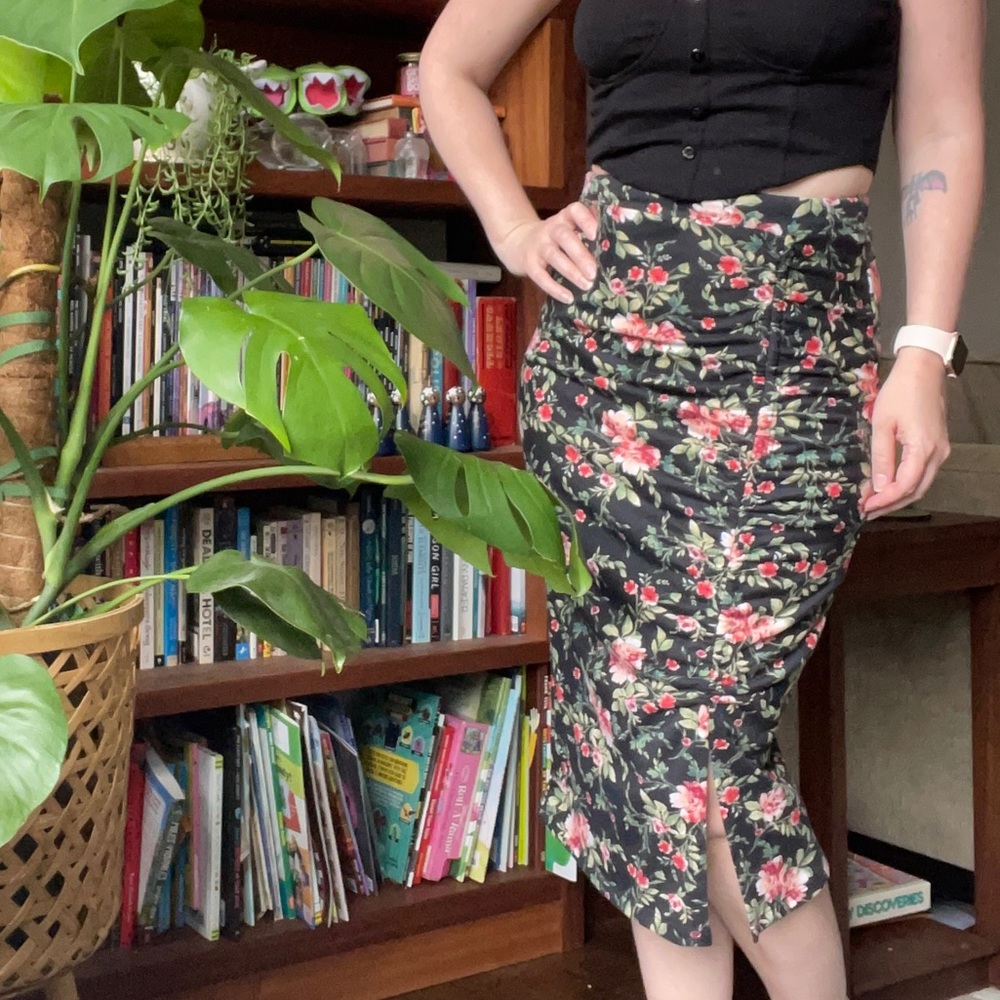 Pleione black floral skirt ruched gathered side